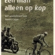 Een man alleen op kop